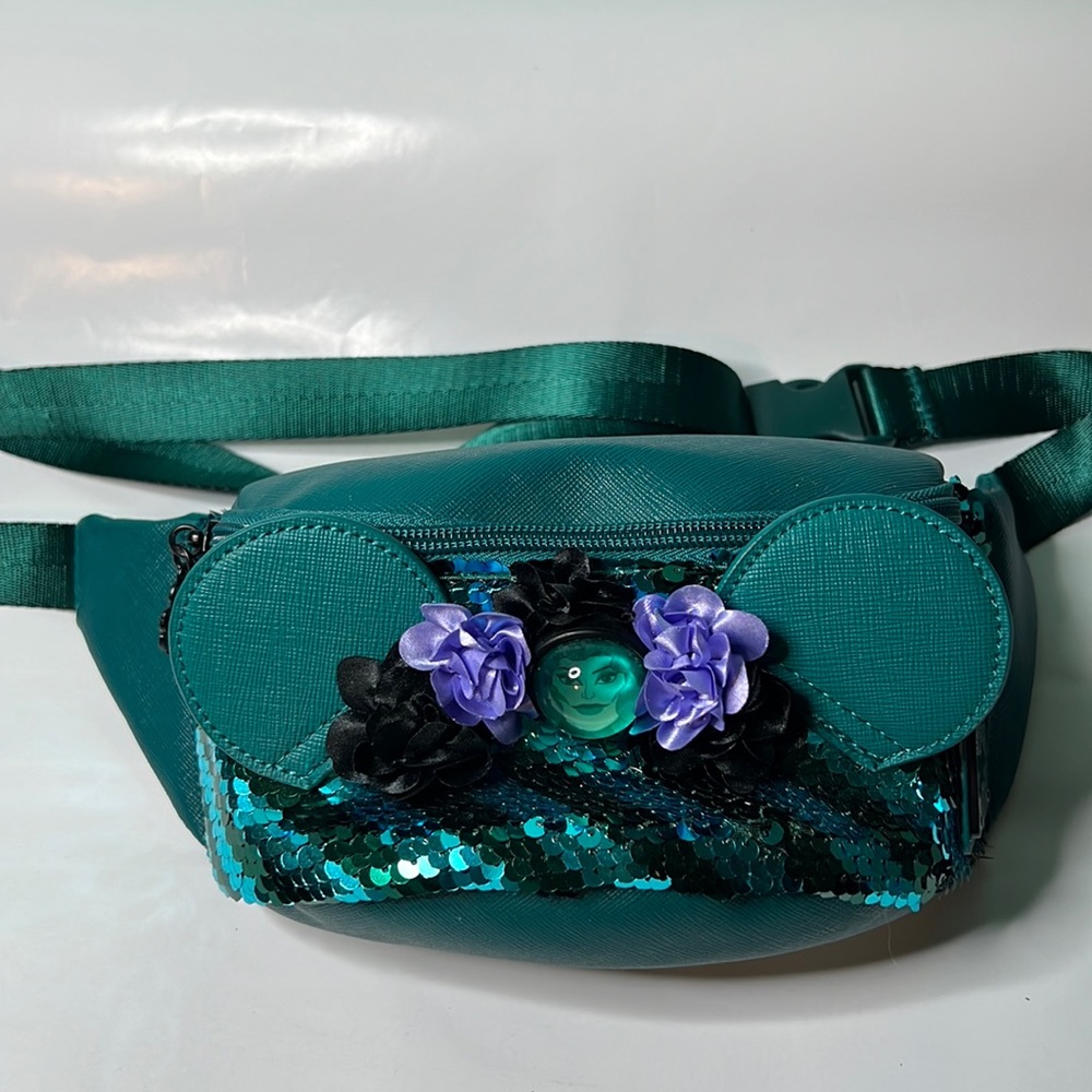 Minnie Mouse main attraction Fanny pack